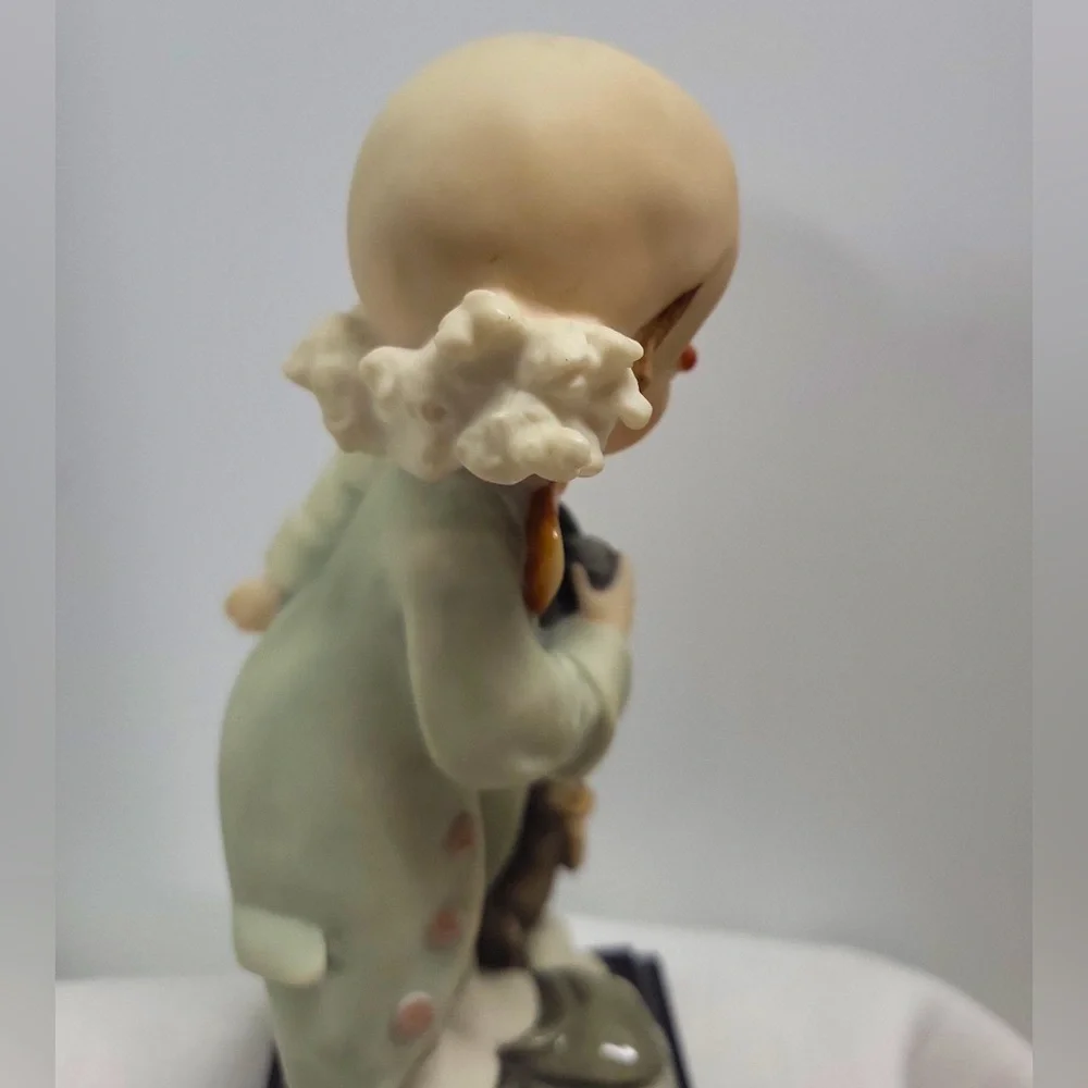 Giuseppe Armani Vintage Little Clown
Boy with Dog 8" Porcelain Figurine - Picture 6 of 9